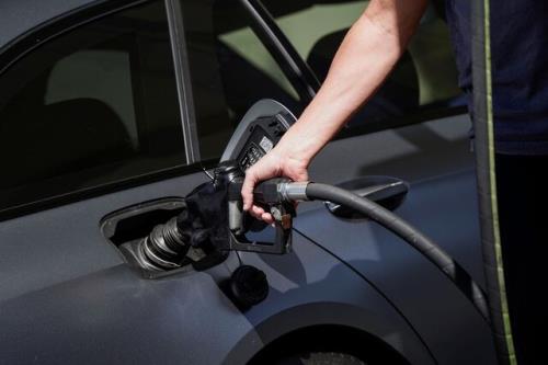 بنزین در آمریکا به پایین ترین قیمت ۱۱ ماهه رسید