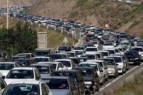 ترافیک نیمه سنگین در محور چالوس و بزرگراه کرج - تهران